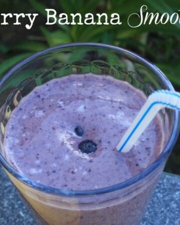 Berry Banana Smoothie is a quick breakfast or middle of the day snack to keep you going. Enjoy! by Mama Maggie's Kitchen
