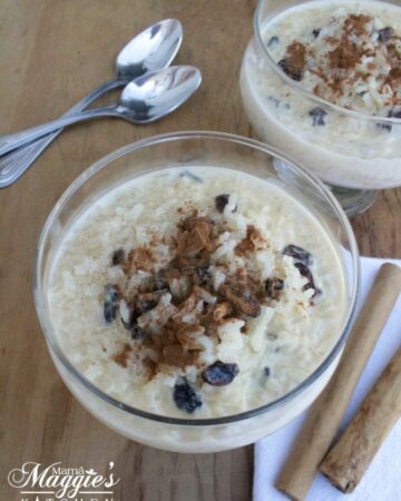 Arroz con Leche served in bowls and topped with powdered cinnamon.