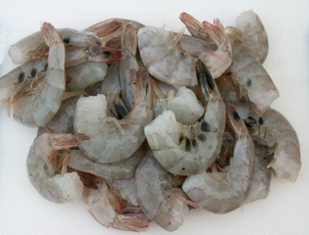 Large shrimp raw shells on