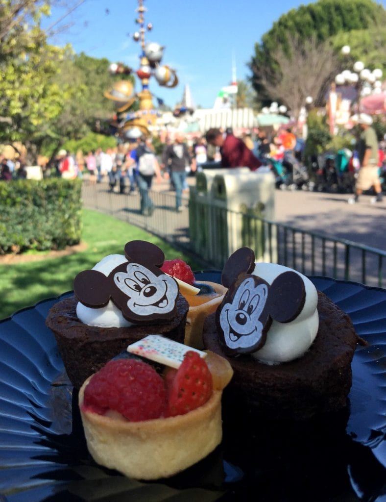 If you are visiting the Magic Kingdom, there are some “Must Try Snacks” at Disneyland and California Adventures. By Mama Maggie’s Kitchen 