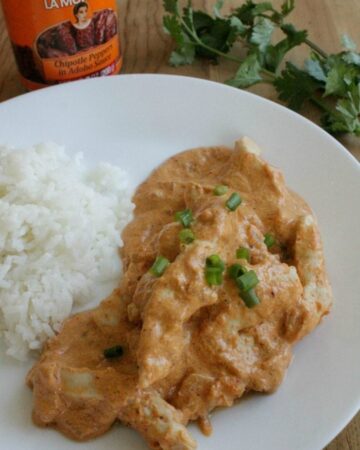 Jazz up dinner with this recipe! Chicken in Creamy Chipotle Sauce, or Pollo al Chipotle, is a rich and delicious dish that will make you want to lick the plate clean. By Mama Maggie’s Kitchen