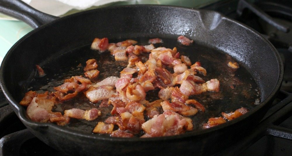 Cooked bacon in a cast iron skillet