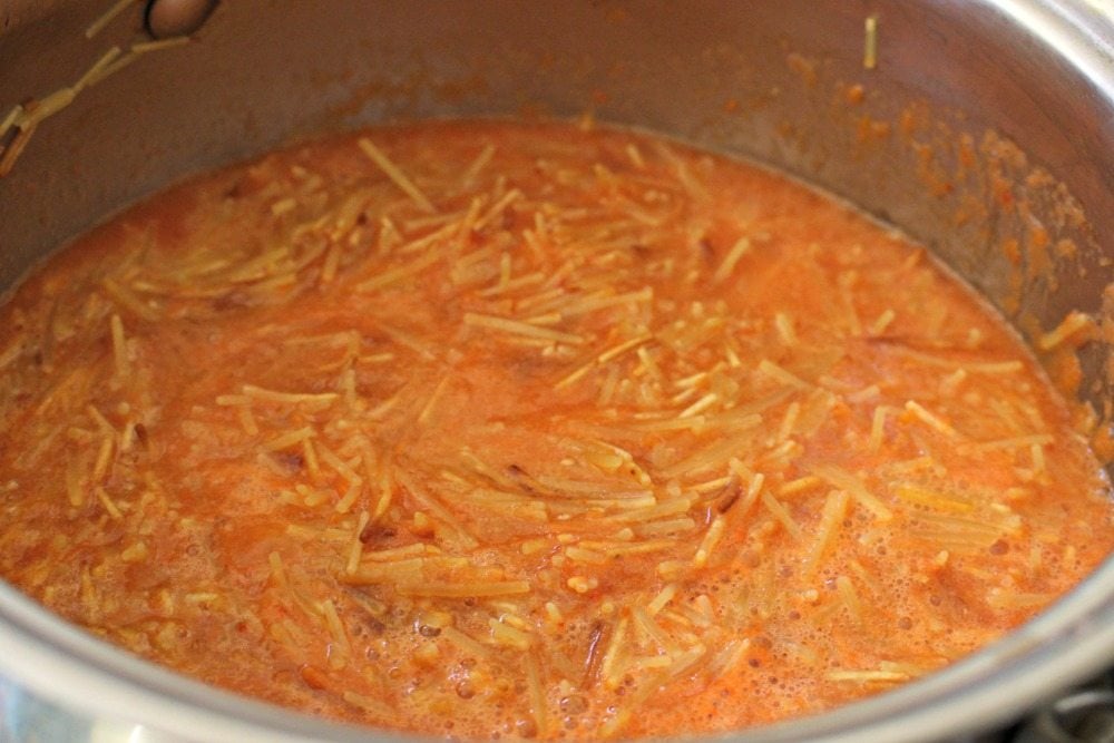 Tomato sauce and fideo in a stock pot.