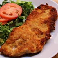 Milanesa de Pollo (Chicken Milanese) is a yummy dish that comes together in under 30 minutes.