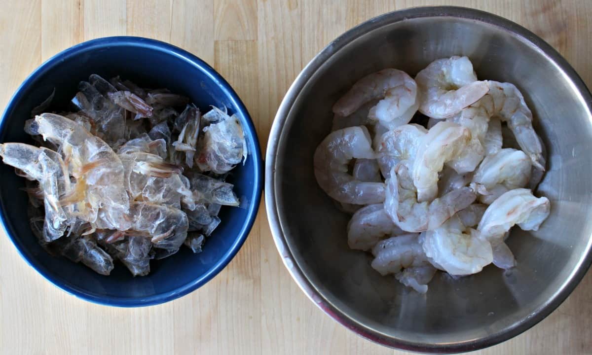 Two bowls of shrimp with and without shells.