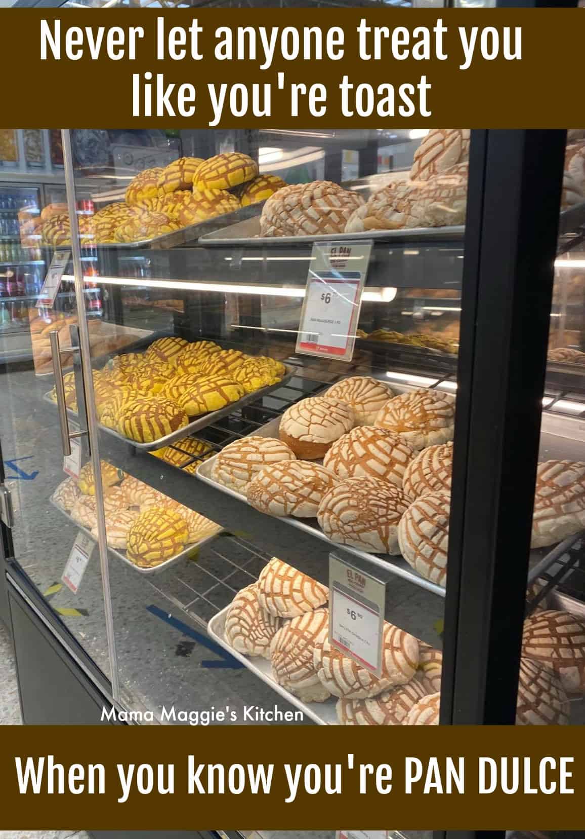 A glass case filled with Mexican sweet bread.