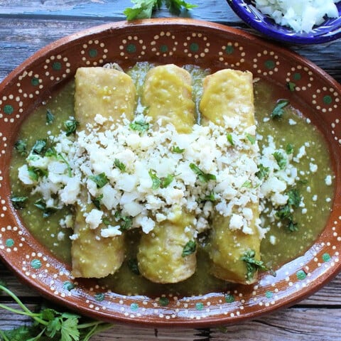 Enchiladas Verdes de Pollo - Mamá Maggie's Kitchen