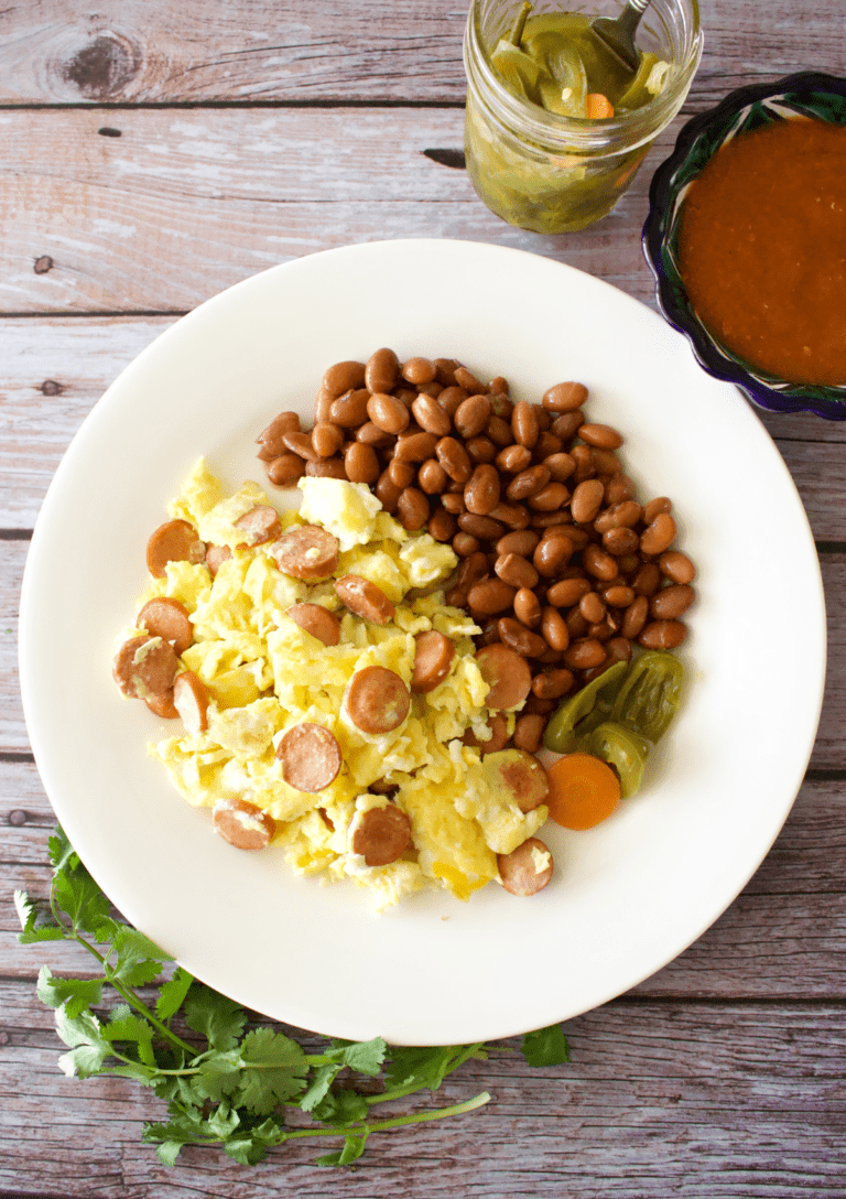 huevos-con-salchicha-hot-dogs-and-eggs