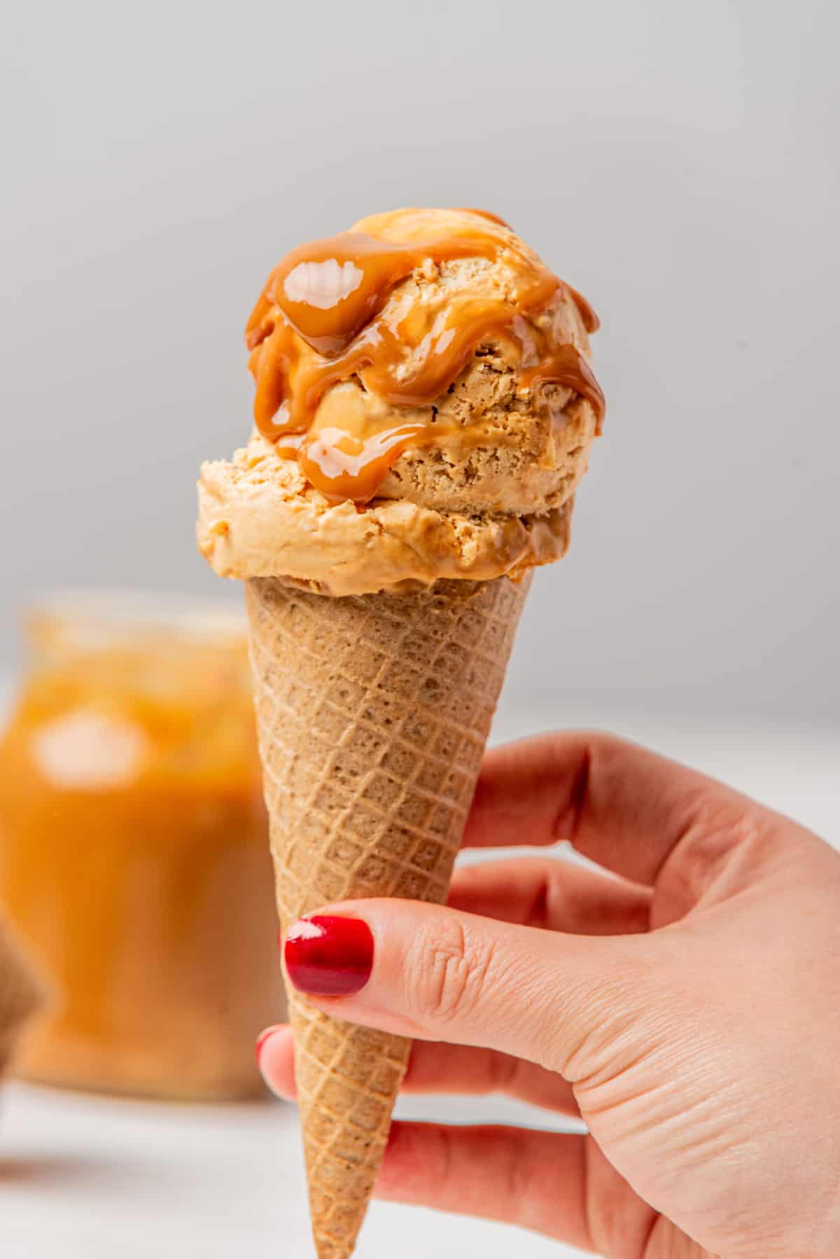 https://inmamamaggieskitchen.com/wp-content/uploads/2023/07/Dulce-de-leche-ice-cream-served-in-a-cookie-cone.jpg