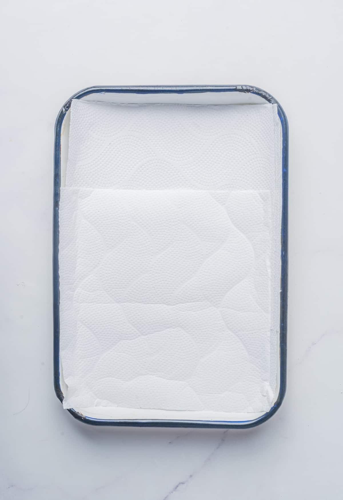 A baking dish lined with paper towels.