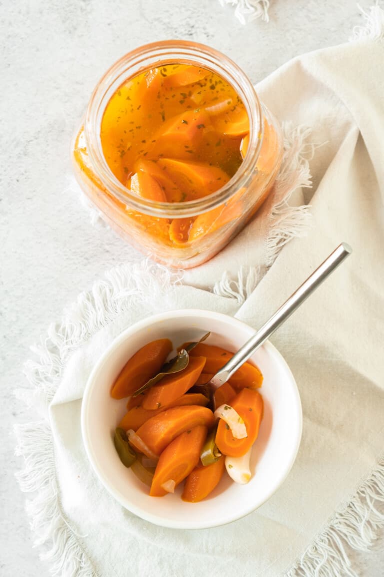 Mexican Pickled Carrots (Zanahorias en Escabeche)