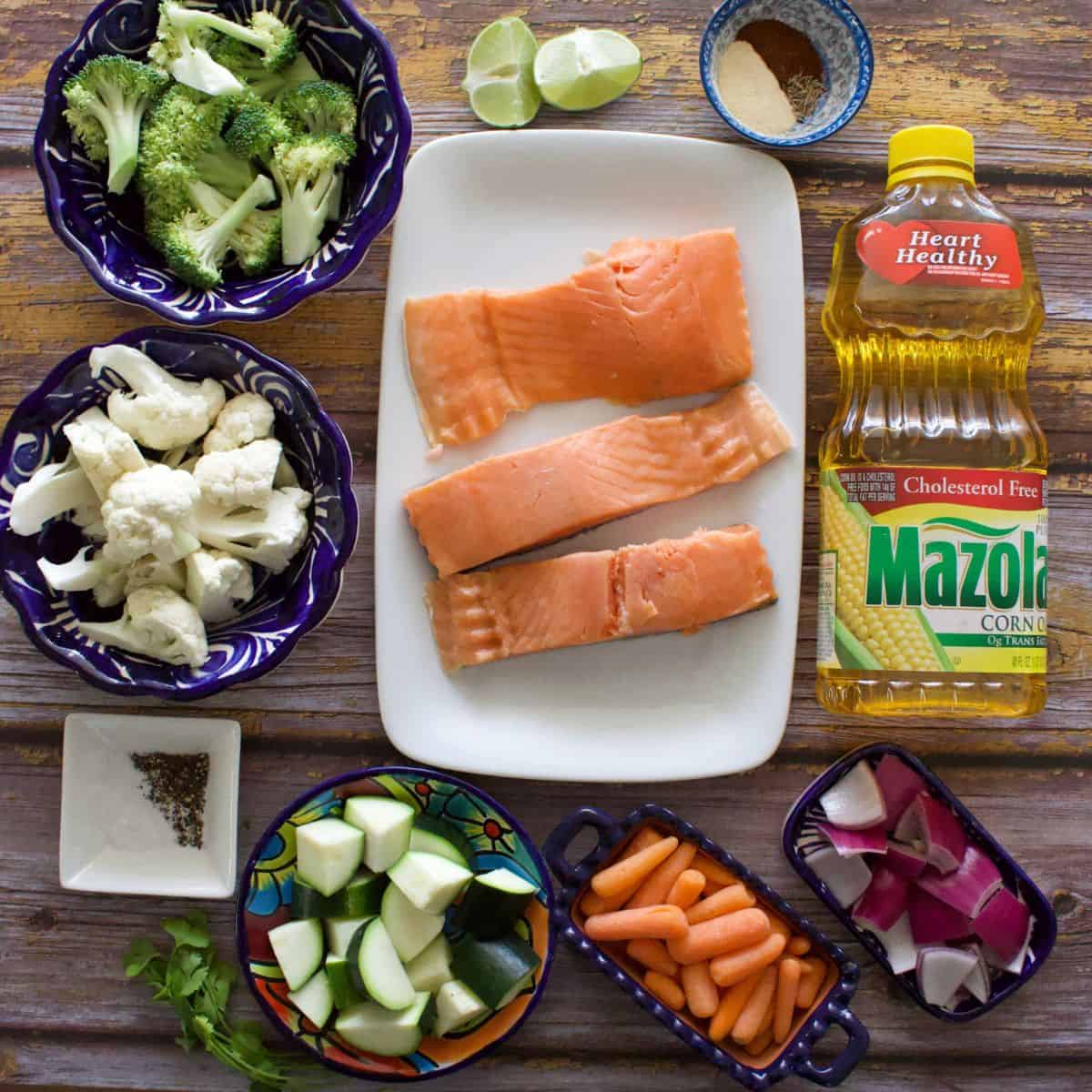 The ingredients needed to make the salmon with vegetables.